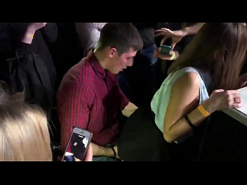 ❤️ ibalopo gidi ni a Russian nightclub. 18-odun-atijọ Russian girl ni anus ati obo buru jai ni a nightclub ❤️ Iwa onihoho furo